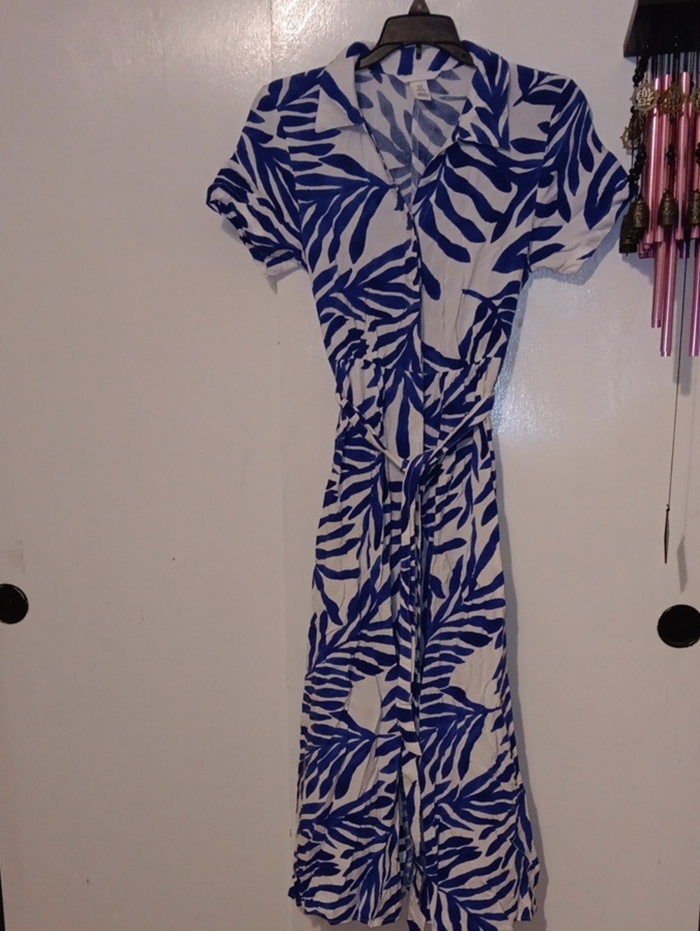 H&M White and Blue Leaf-Print Maxi Shirt Dress with Waist Tie